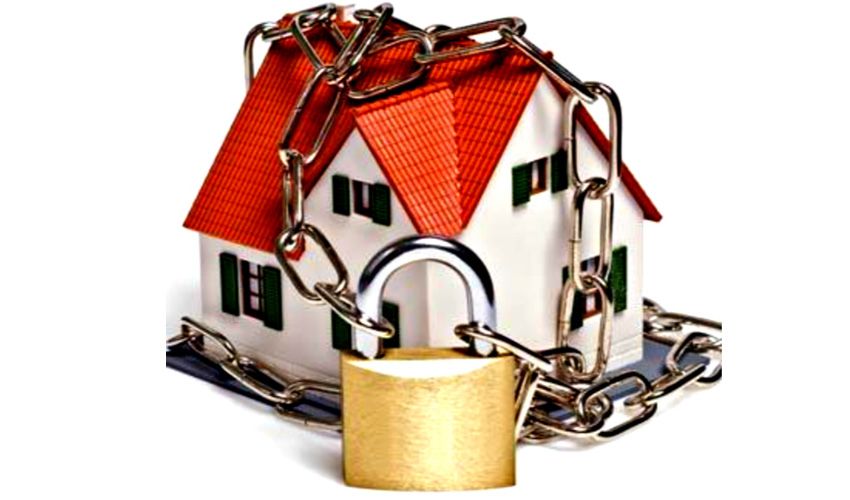 Gekeurde cilinder achter zwaar beslag aan een Voorburgs huis Gekeurde cilinder achter zwaar beslag aan een Voorburgs huis